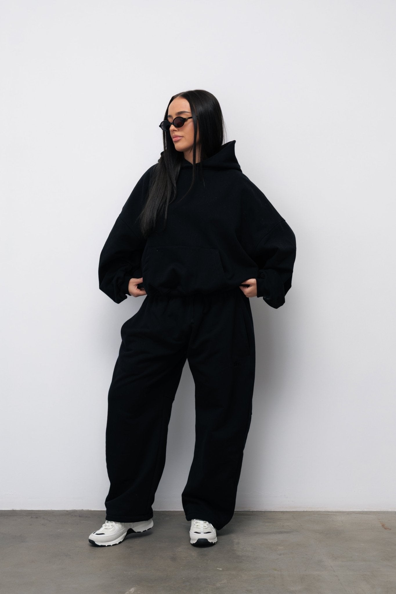 BLUZA FLUFFY CZARNY - Nous Tous