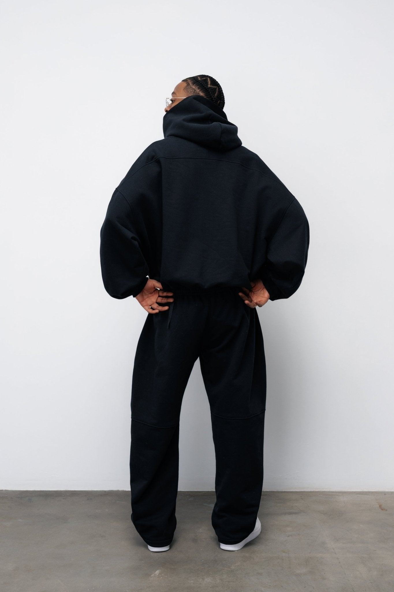 BLUZA FLUFFY CZARNY - Nous Tous