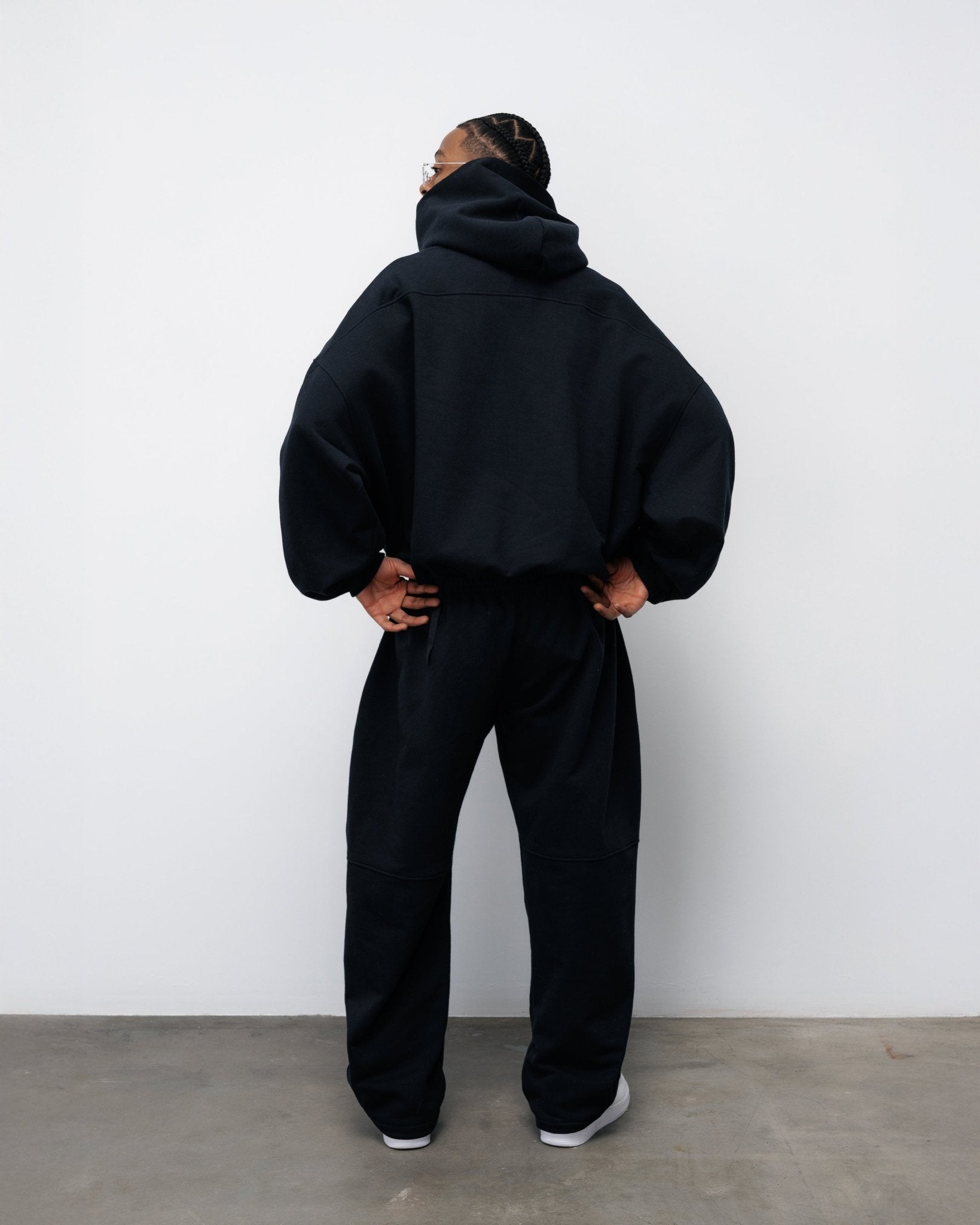 BLUZA FLUFFY CZARNY - Nous Tous