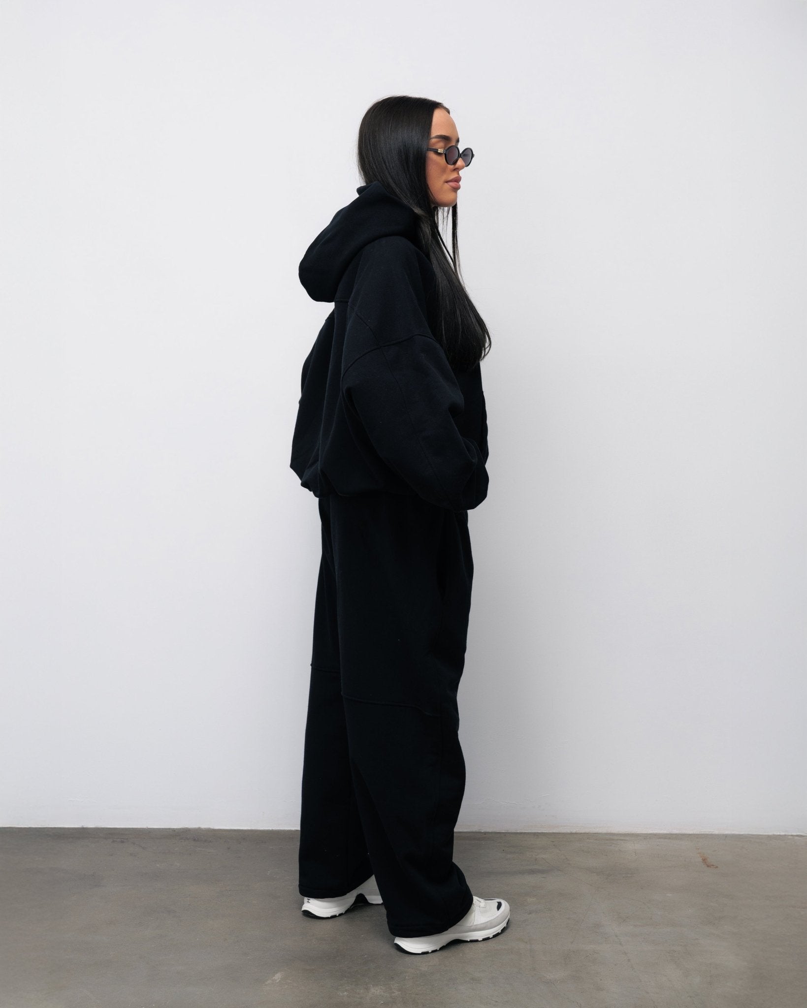 BLUZA FLUFFY CZARNY - Nous Tous