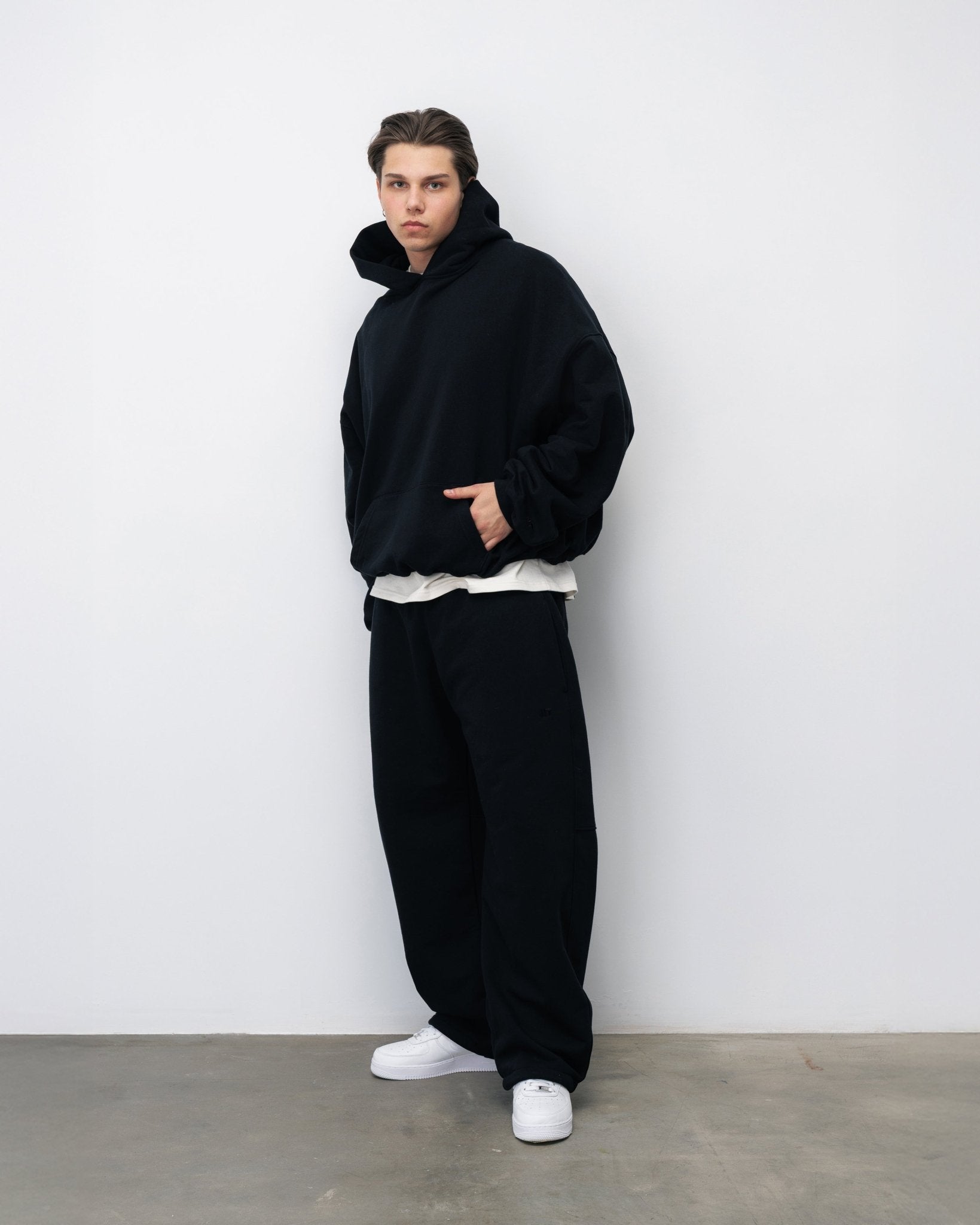 BLUZA FLUFFY CZARNY - Nous Tous