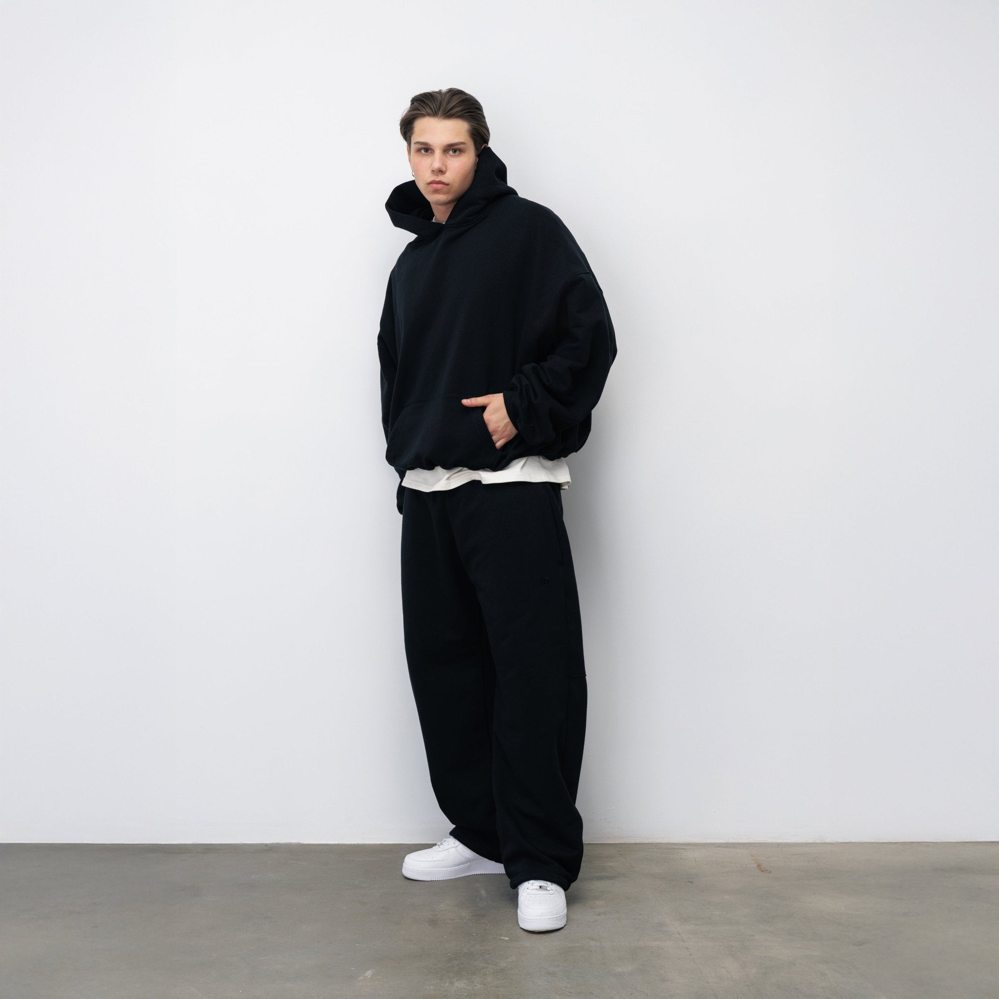 BLUZA FLUFFY CZARNY - Nous Tous