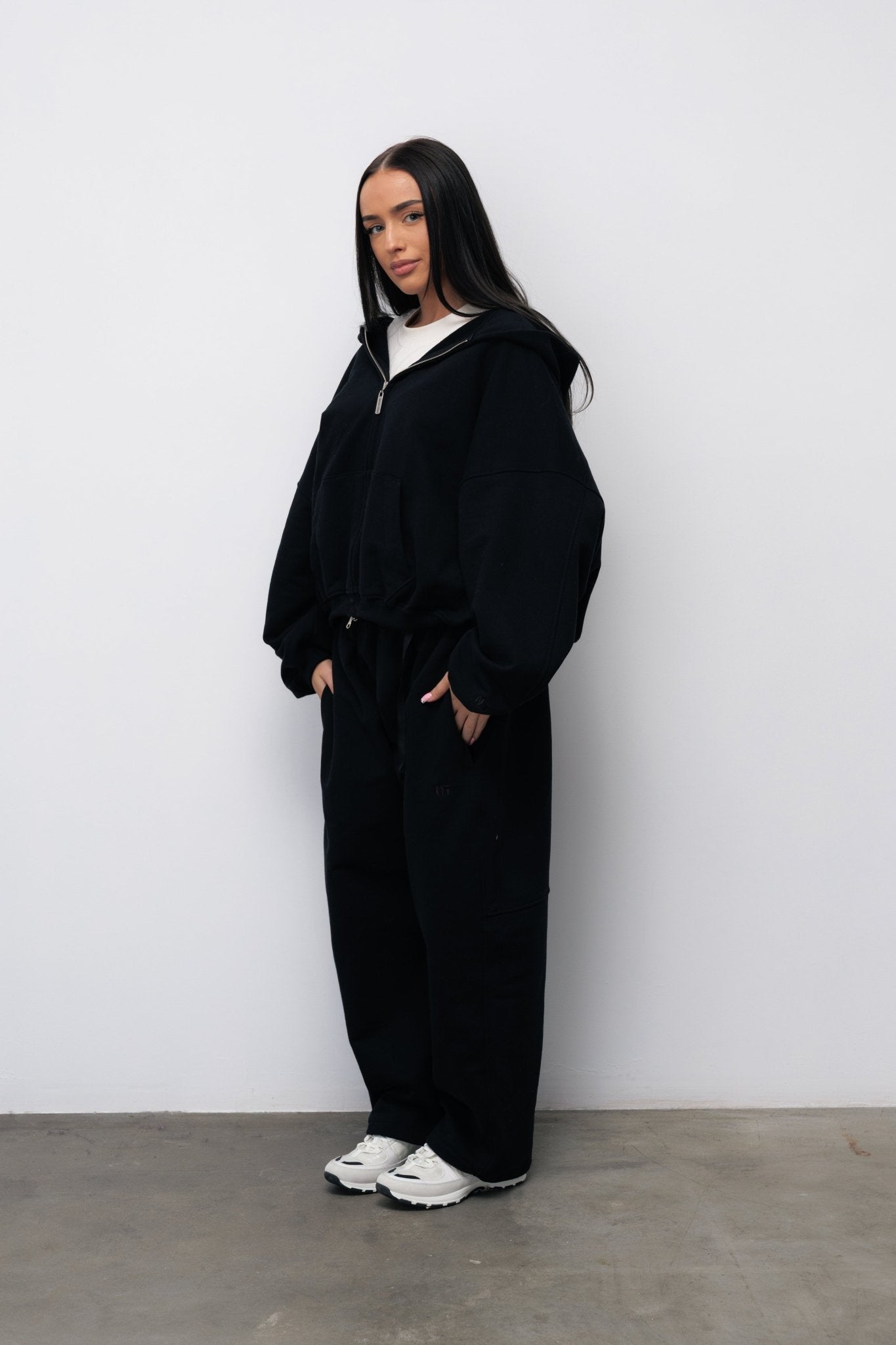 BLUZA ZIP FLUFFY CZARNY - Nous Tous