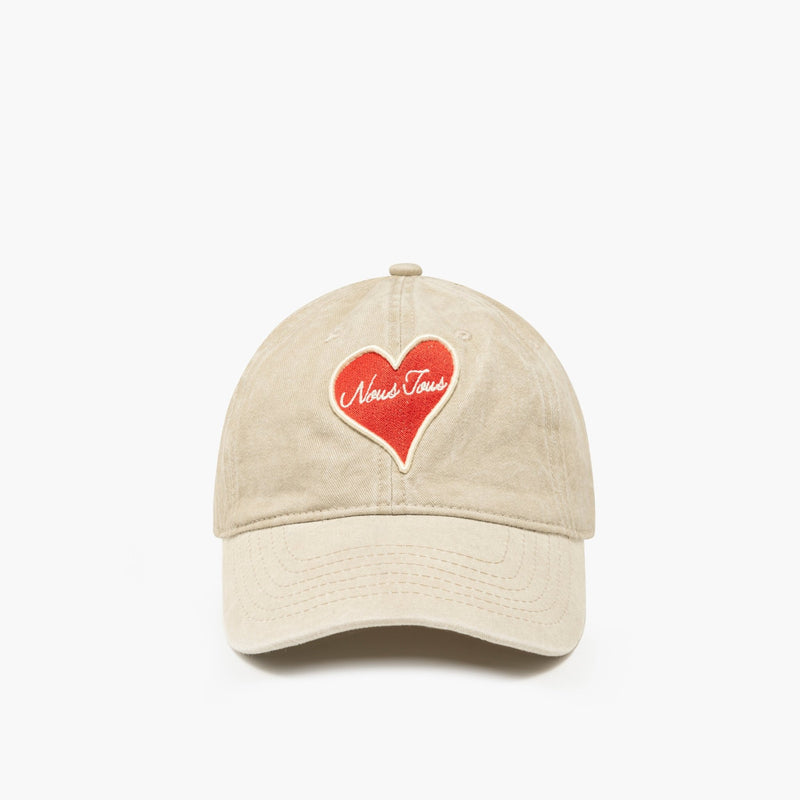 CZAPKA Z DASZKIEM HEART BEIGE - Nous Tous