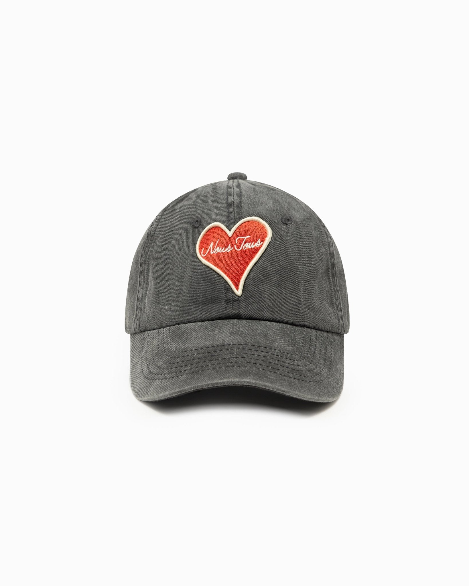 CZAPKA Z DASZKIEM HEART WASHED BLACK - Nous Tous