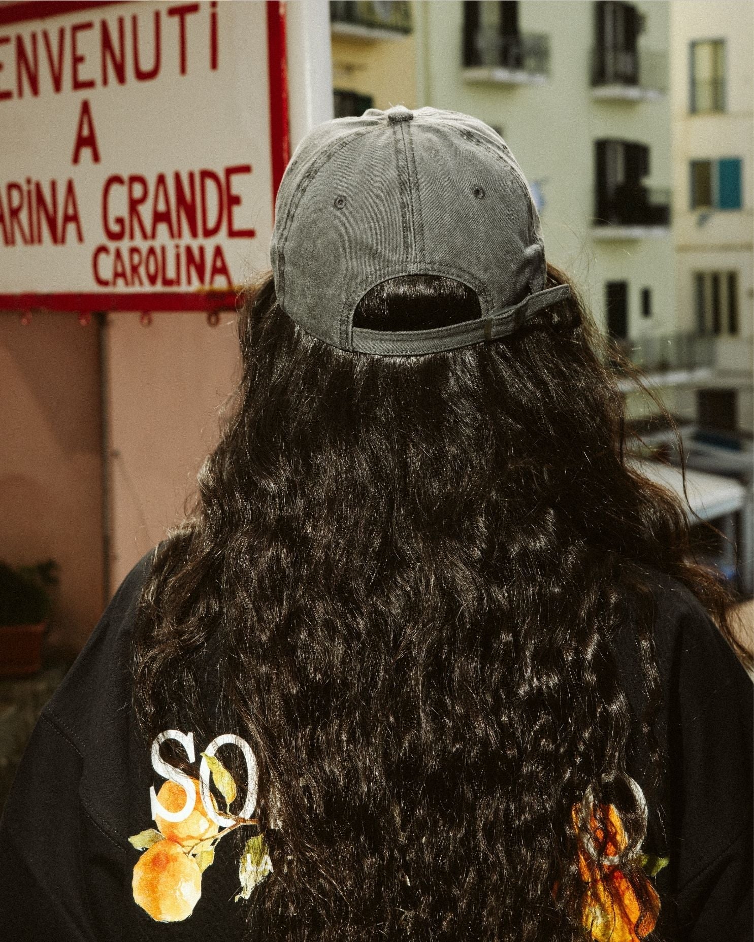 CZAPKA Z DASZKIEM NOUS TOUS AMALFI ARANCE WASHED BLACK - Nous Tous