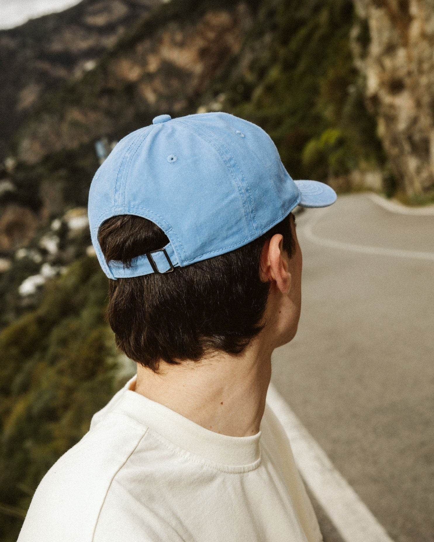 CZAPKA Z DASZKIEM NOUS TOUS CLUB SKY - Nous Tous