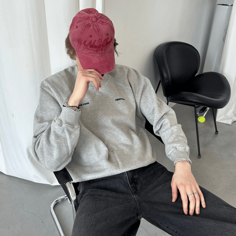 CZAPKA Z DASZKIEM NOUS TOUS SCRIPT BURGUNDY - Nous Tous