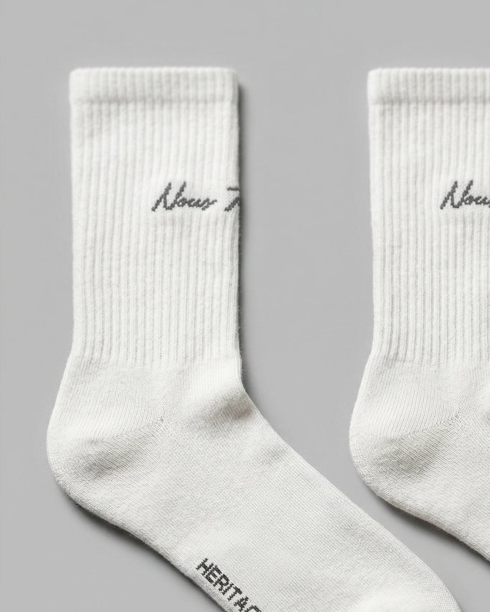 SKARPETKI NOUS TOUS SCRIPT BIAŁE - Nous Tous