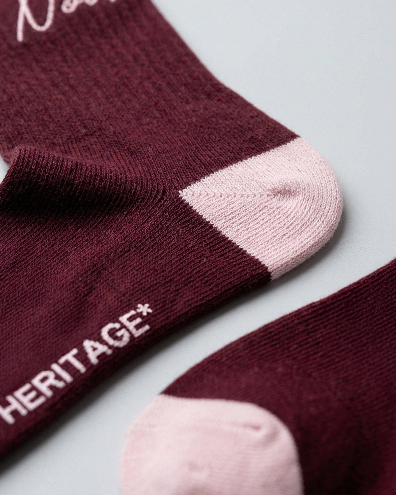 SKARPETKI NOUS TOUS SCRIPT BORDOWE - Nous Tous