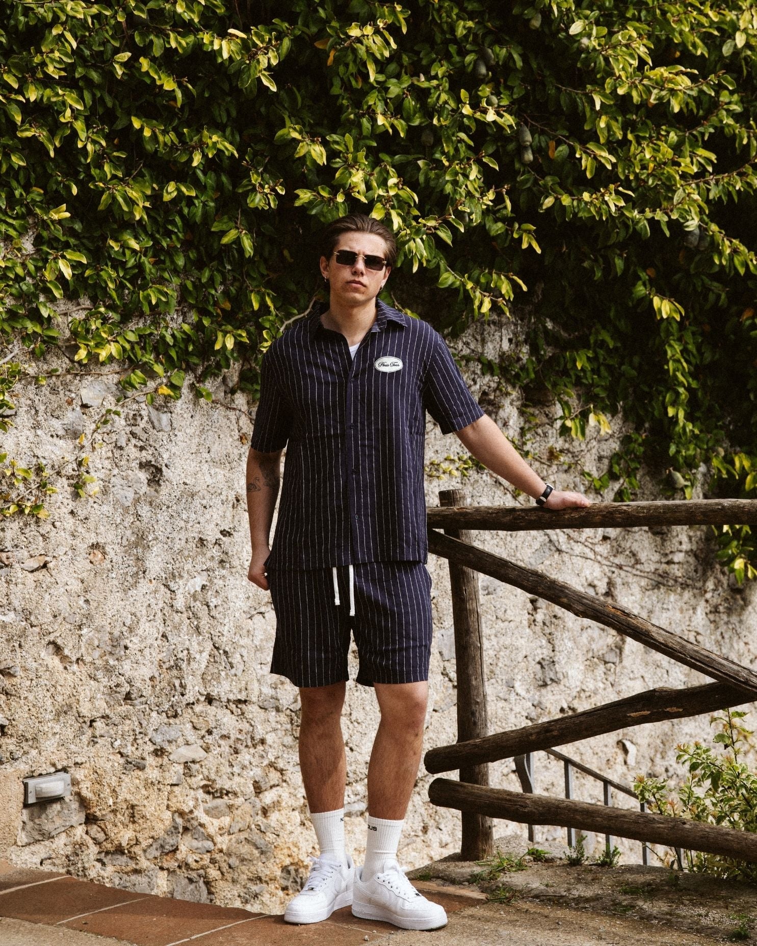 SPODNEKI HERITAGE NAVY STRIPES Z DODATKIEM LNU - Nous Tous